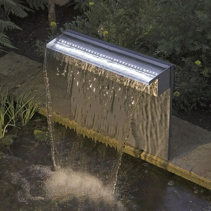 Ubbink Einbau-Wasserfall Niagara LED 60 Set - 12,5 x 60 x 10 cm, Edelstahl, Leuchtmittel: LED - Stimmungsaufnahme