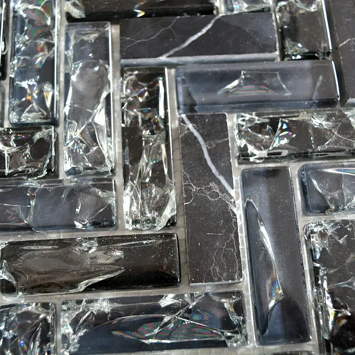 Mosaikfliese Fischgrät Crystal Mix XIC HB1528 - 26,3 x 29,3 cm, Schwarz, Glänzend - Detailaufnahme