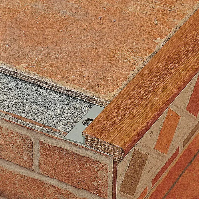Perfil para peldaño - 2,5 m x 40 mm x 18 mm, Madera - Producto en uso