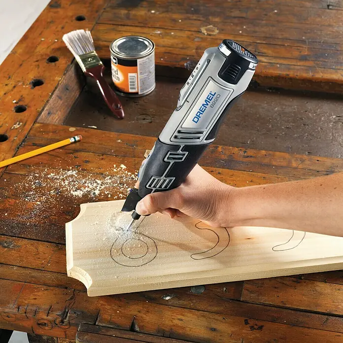 Dremel Multifunktionswerkzeug 8220-5/65 - 12 V, 2 Akkus, 2 Ah - Anwendungsbeispiel