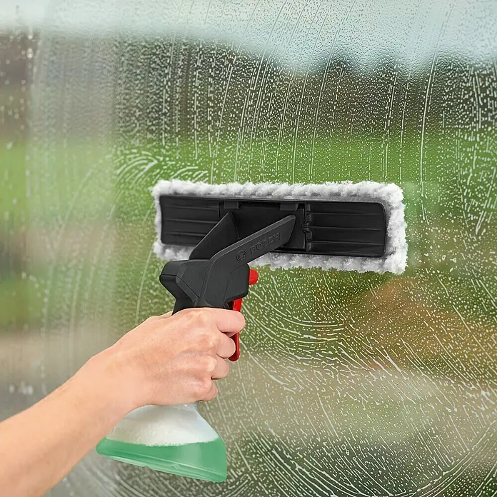 Bosch Akku-Fenstersauger GlassVac - Flächenleistung: Ca. 105 m²/Akkuladung, Akkutyp: Li-Ionen - Anwendungsbeispiel