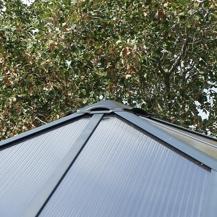Palram – Canopia Gartenpavillon Garda - 5,95 x 5,17 m, Dachstärke: 16 mm - Detailaufnahme