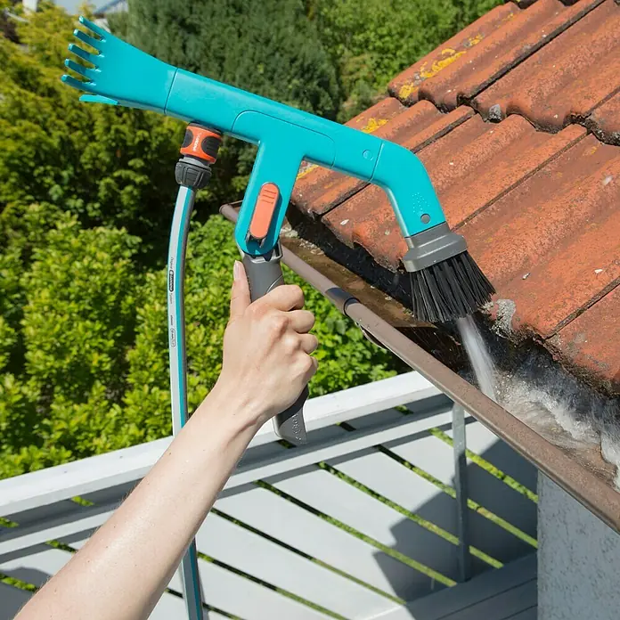 Gardena Combisystem Sredstvo za čišćenje krovnog oluka - Namijenjeno za: Drške Gardena, kombinirani sustav - Proizvod u upotrebi