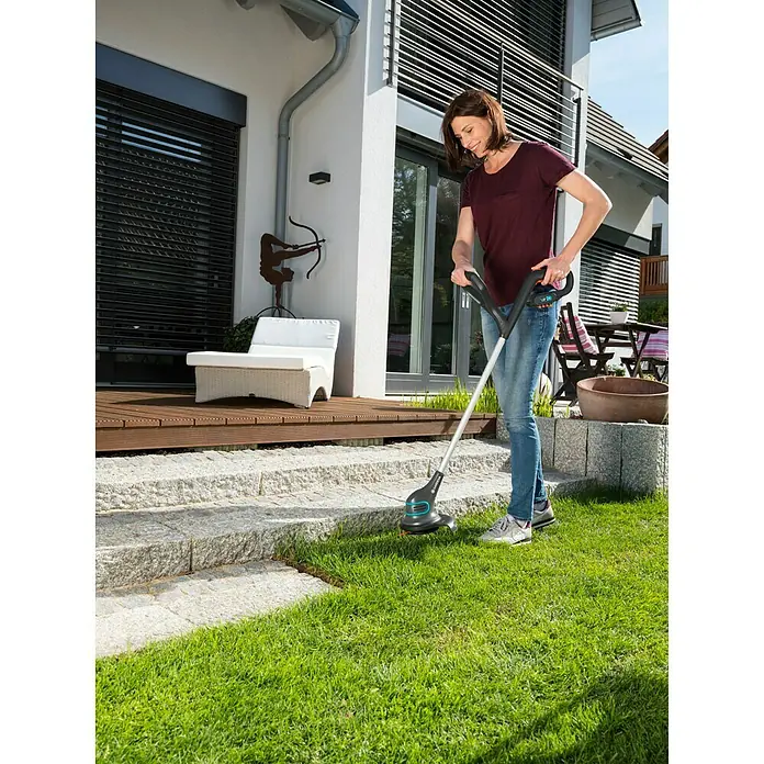 Gardena SmallCut Accu Grastrimmer Li-23 R - 14,4 V, Li-ion, 1 accu, Snijbreedte: 22,3 cm - Toepassingsvoorbeeld