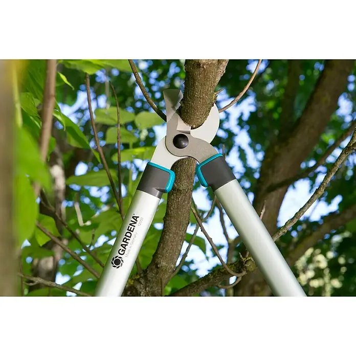 Gardena EasyCut Astschere 680 B - Bypass, Max. Aststärke: 42 mm - Anwendungsbeispiel