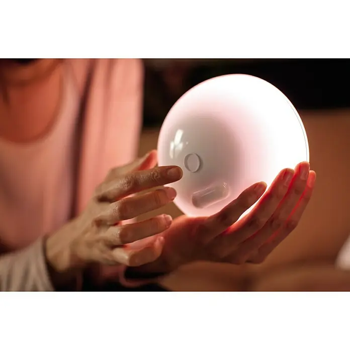 Philips Hue Led-tafellamp Go - 6 W, l x b x h: 15 x 15 x 7,9 cm, Wit, Warm wit - Toepassingsvoorbeeld