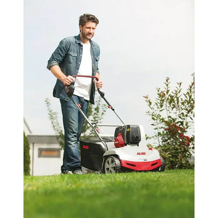 AL-KO Benzinski prozračivač trave Combi Care 38 P Comfort - 1,3 kW, Radna širina: Valjak za prozračivanje od 37 cm - Proizvod u upotrebi