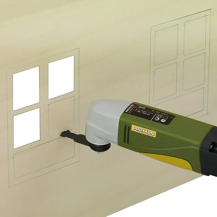 Proxxon Micromot Lijadora triangular OZI/E n.º 28520 - 3.000 r.p.m. - 10.000 r.p.m., 100 W, 220 - 240 V, 50/60 Hz - Producto en uso