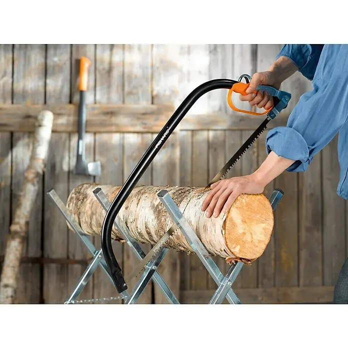 Fiskars Lučna pila - Duljina lista pile: 70 cm - Proizvod u upotrebi