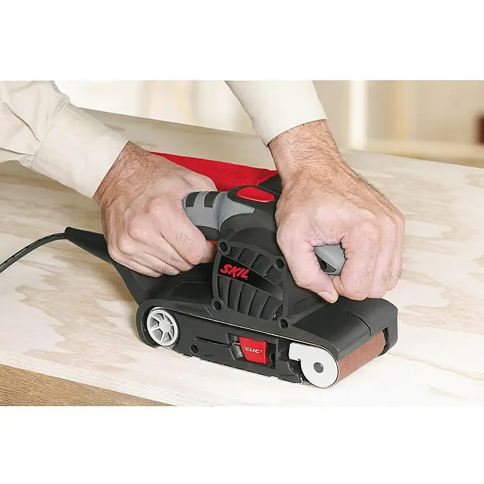 Skil Tračna brusilica 1210 AA - 650 W, Dimenzije brusne trake: 76 x 457 mm - Proizvod u upotrebi