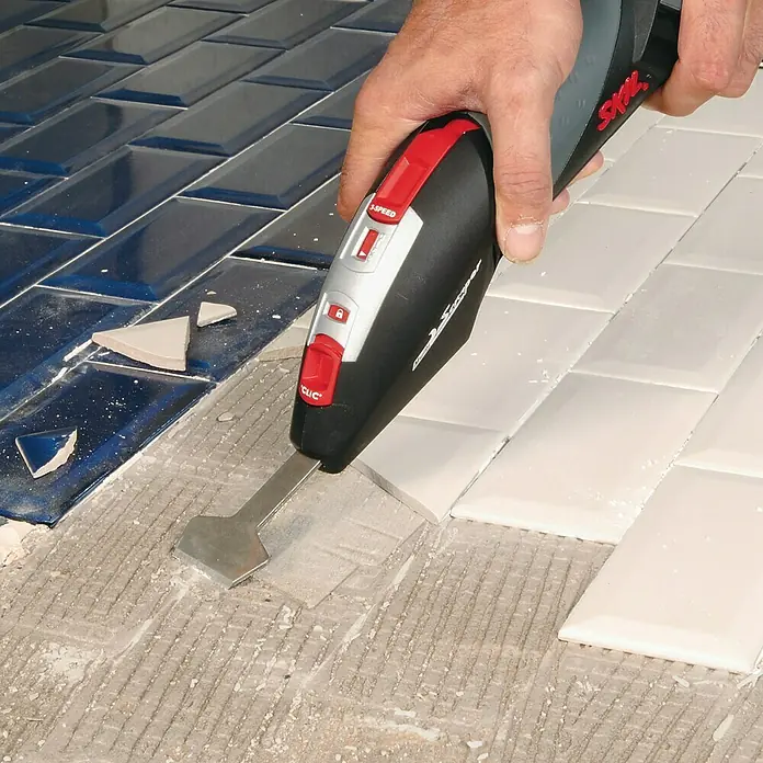 Skil Rascador 7710 AA - 28,8 x 6,8 cm - Producto en uso