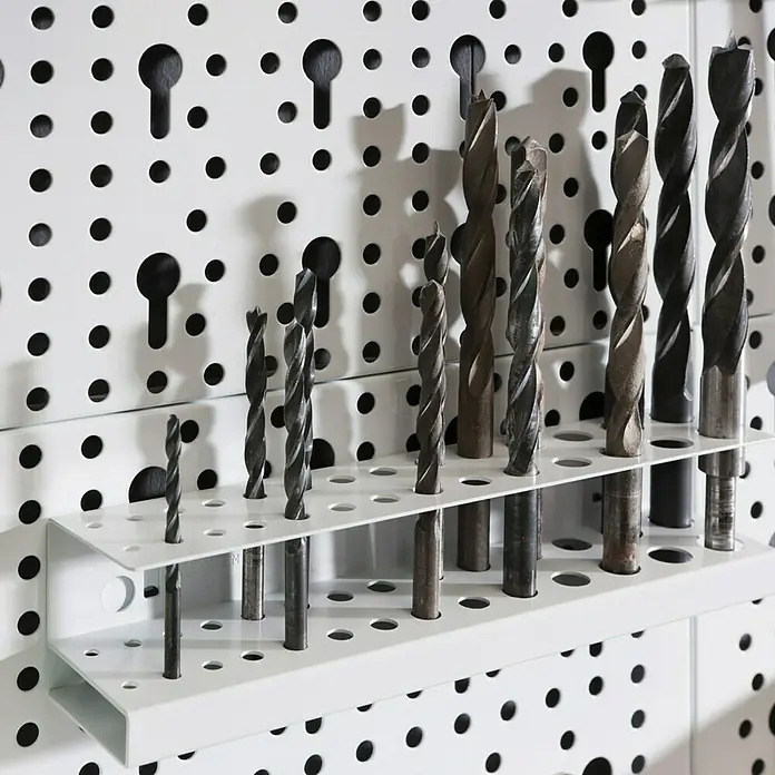 Element System Classic Lochwand-Set Organizer 1 - 2 x Stahllochplatten 80 x 20 cm, 2 x Wandschienen 50 cm, 18 verschiedene Werkzeughalter, Montagematerial, 28 -tlg. - Detailaufnahme