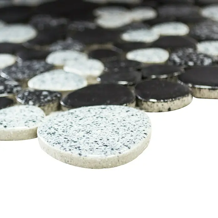 Mosaikfliese Kiesel XKM 33 - 30 x 30 cm, Schwarz/Weiß, Glänzend - Detailaufnahme