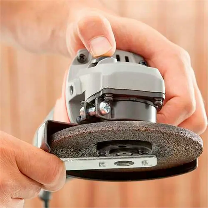 Black+Decker Amoladora BEG010 - 710 W, Diámetro disco: 115 mm