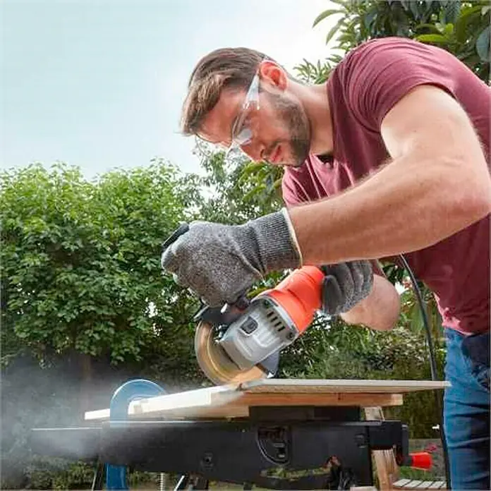 Black+Decker Amoladora BEG010 - 710 W, Diámetro disco: 115 mm