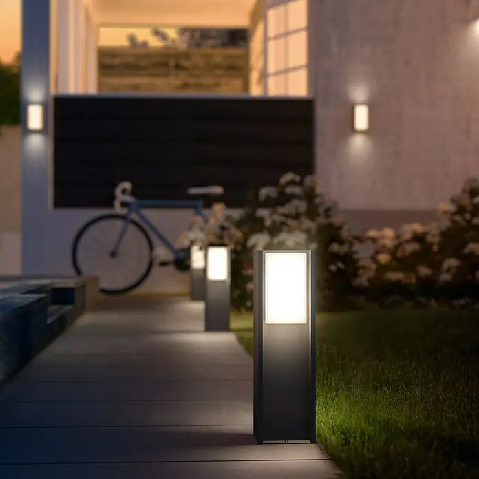Philips Hue LED-Sockelleuchte Turaco - 1-flammig, 9,5 W, Warmweiß, IP44