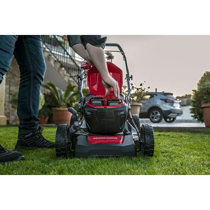 Powerworks Akumulatorska kosilica PD48LM46SPK4 - 48 V, Litij-ionska, 4 Ah, 1 baterija, Širina reza: 46 cm - Proizvod u upotrebi