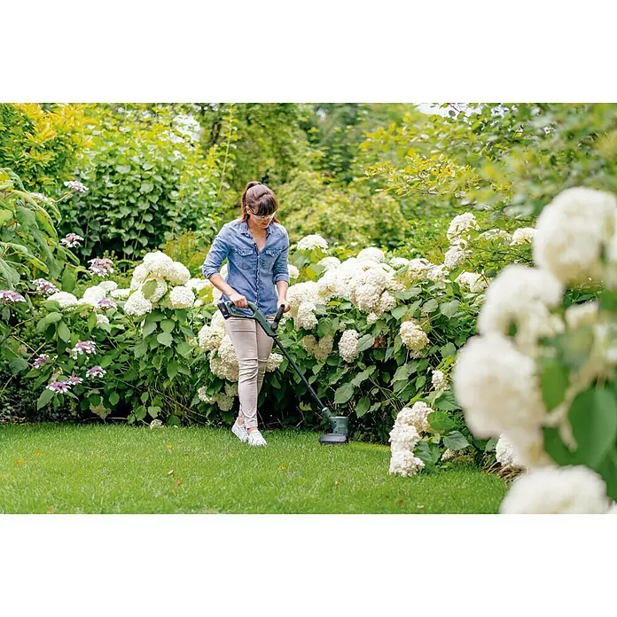 Bosch 18 V Power for All Accu Grastrimmer EasyGrassCut 18-26 - 18 V, 2,5 Ah, Li-ion, 1 accu, Snijbreedte: 26 cm - Toepassingsvoorbeeld