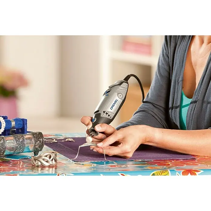 Dremel Multifunktionswerkzeug 3000-15 - 130 W, 15 Dremel-Zubehöre - Anwendungsbeispiel