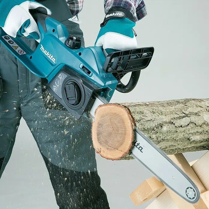 Makita Električna lančana pila UC4041A - 1.800 W, Dužina mača: 40 cm - Proizvod u upotrebi
