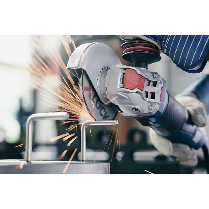 Bosch Professional X-Lock Trennscheibe Multi Construction - 125 mm, Geeignet für: Metall - Anwendungsbeispiel