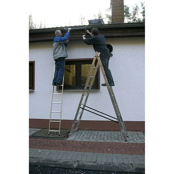 Krause Corda Escalera multiusos - Altura de trabajo: 6,3 m, 3 x 9 peldaños, Aluminio - Producto en uso
