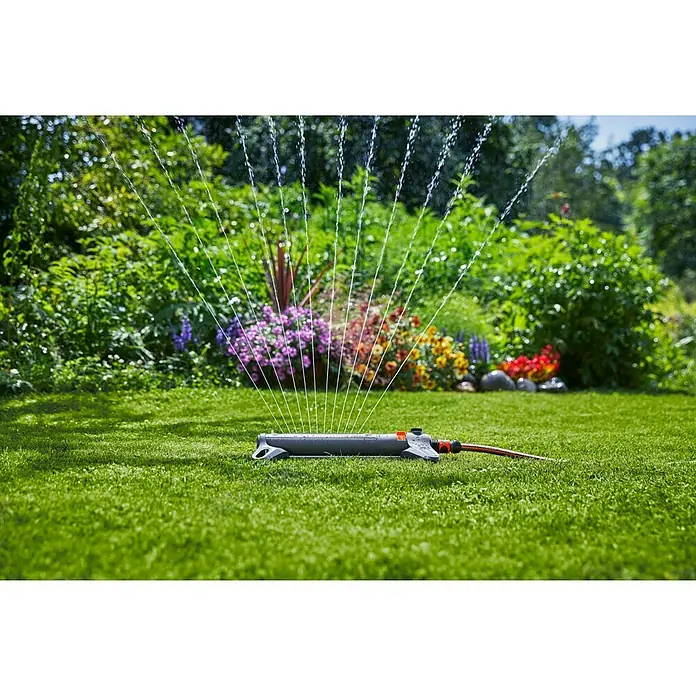 Gardena Kvadratni raspršivač vode Aquazoom S - Maksimalna površina raspršivača: 9 – 150 m² - Proizvod u upotrebi
