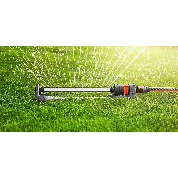 Gardena Kvadratni raspršivač vode Aqua L - Maksimalna površina raspršivača: 120 - 280 m² - Proizvod u upotrebi