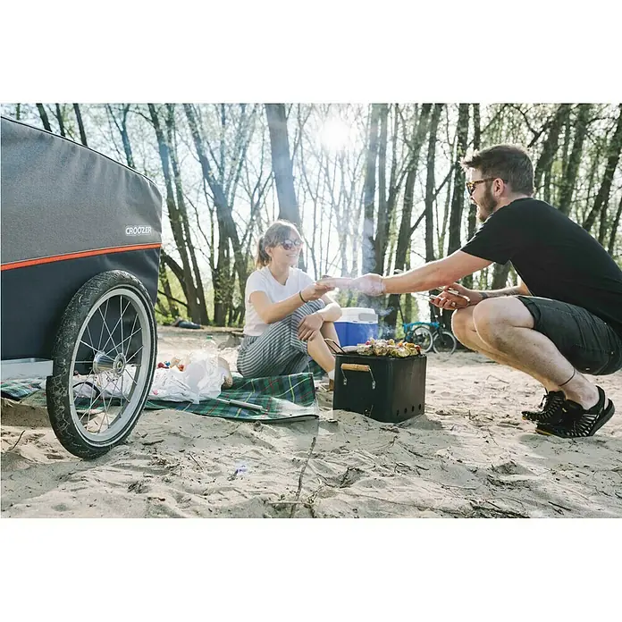 Croozer Fahrradanhänger Cargo Pakko - Traglast: 45 kg, Farbe: Campfire red - Stimmungsaufnahme