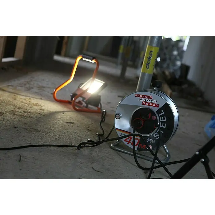 Profi Depot Stahlblech-Kabeltrommel - 3-fach, 40 m, 3.300 W - Vorderansicht