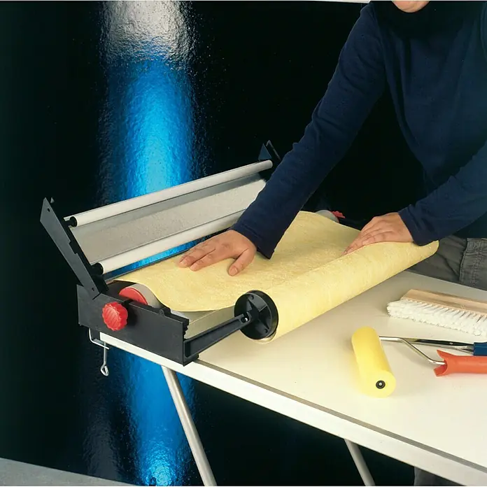 Decora Tapetenkleistergerät - Geeignet für: Euro Rollen 53 cm - Anwendungsbeispiel