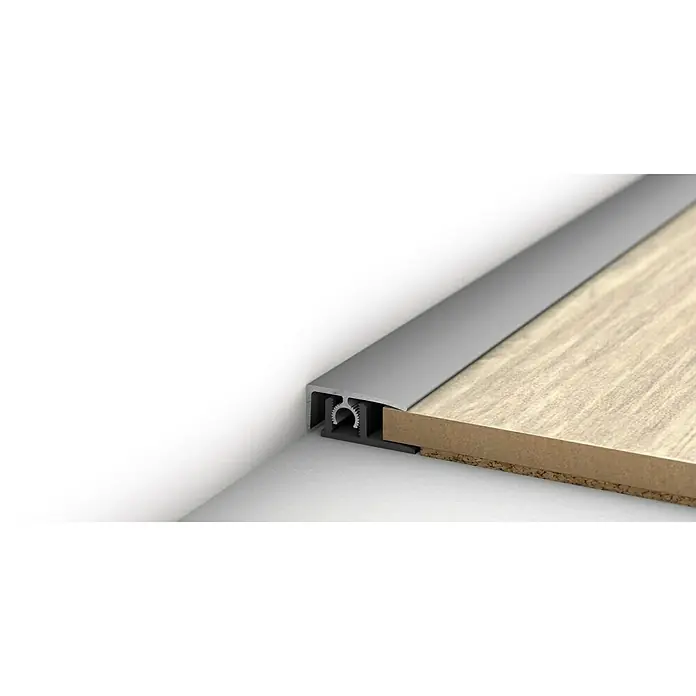 LOGOCLIC Abschlussprofil 313 - Silber, 2,7 m x 26 mm, Montageart: Stecken - Detailaufnahme