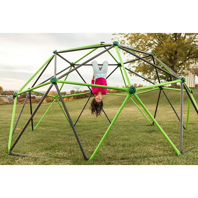 Lifetime Gartenspielgerät Geodome - 335 x 335 x 168 cm, Grün, Bronze - Anwendungsbeispiel