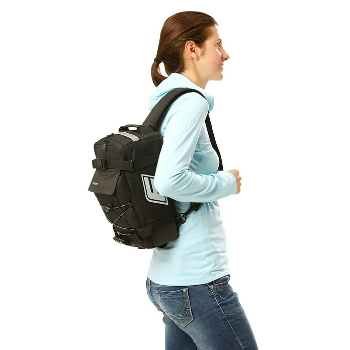 Fischer Gepäckträgertasche 2 in 1 - L x B x H: 18 x 16 x 32,5 cm - Anwendungsbeispiel