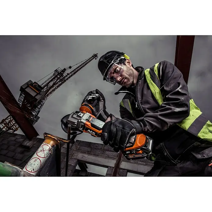 AEG Powertools Akku-Winkelschleifer BEWS18-125BLLI-502C - 18 V, 2 Akkus, 5 Ah, Durchmesser Scheibe: 125 mm, Leerlaufdrehzahl: 0 U/min - 11.000 U/min - Vorderansicht