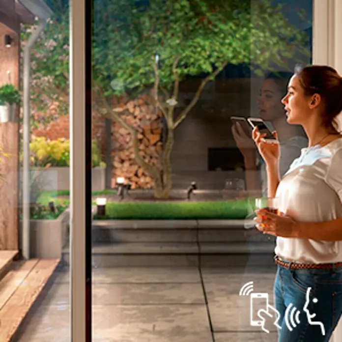 Philips Hue Baliza exterior LED Lucca - 1 luz, 9,5 W, Color de luz: Blanco cálido, IP44