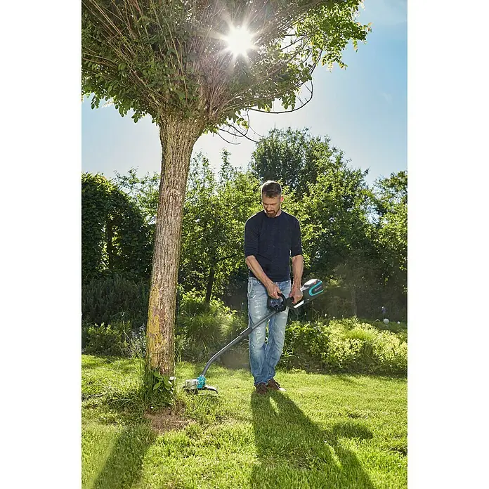 Gardena PowerCut Akumulatorski trimer Li-40/30 - 40 V, Litij-ionska, 1 baterija, Širina reza: 30 cm - Proizvod u upotrebi