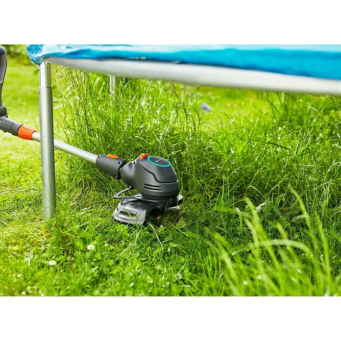 Gardena Akumulatorski trimer ComfortCut Li-18/23 - 18 V, Litij-ionska, 1 baterija, Širina reza: 23 cm - Proizvod u upotrebi