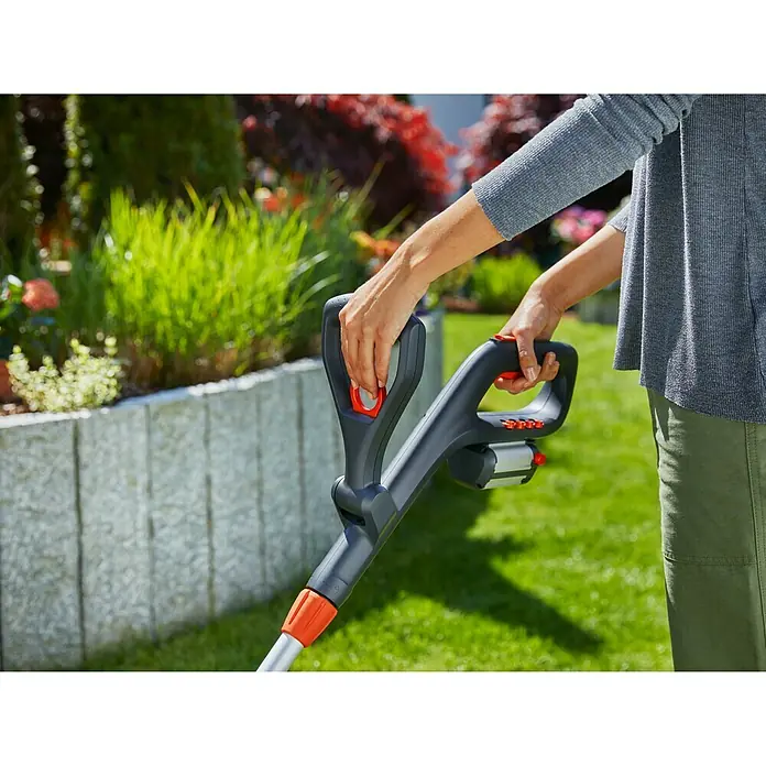 Gardena Akumulatorski trimer ComfortCut Li-18/23 - 18 V, Litij-ionska, Bez akumulatora, Širina reza: 23 cm - Proizvod u upotrebi