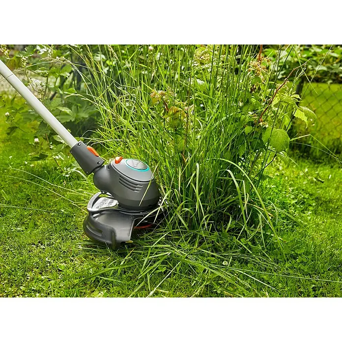 Gardena Električni trimer za travu PowerCut 650/28 - 650 W, Širina reza: 28 cm - Proizvod u upotrebi
