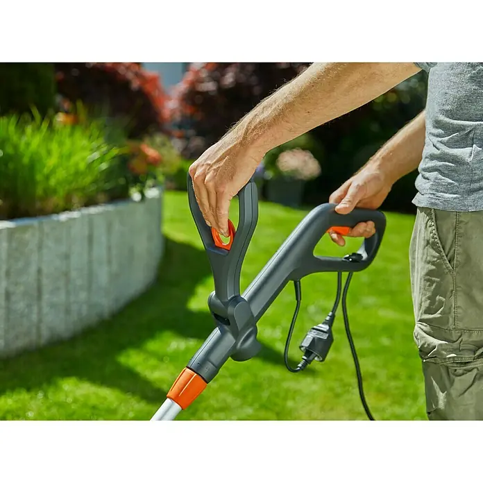 Gardena Električni trimer za travu ComfortCut 550/28 - 550 W, Širina reza: 28 cm - Proizvod u upotrebi