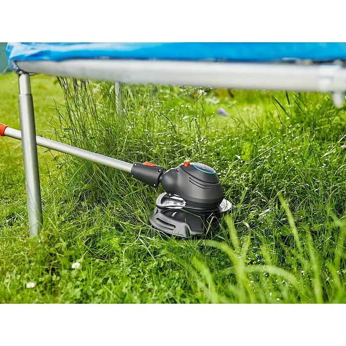 Gardena Električni trimer za travu ComfortCut 550/28 - 550 W, Širina reza: 28 cm - Proizvod u upotrebi