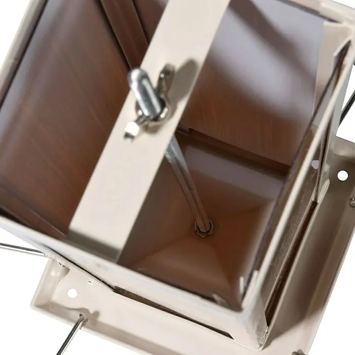 Dobar Futterspender Picknick - L x B x H: 13,5 x 13,5 x 29,5 cm, Metall, 4 Futteröffnungen - Detailaufnahme