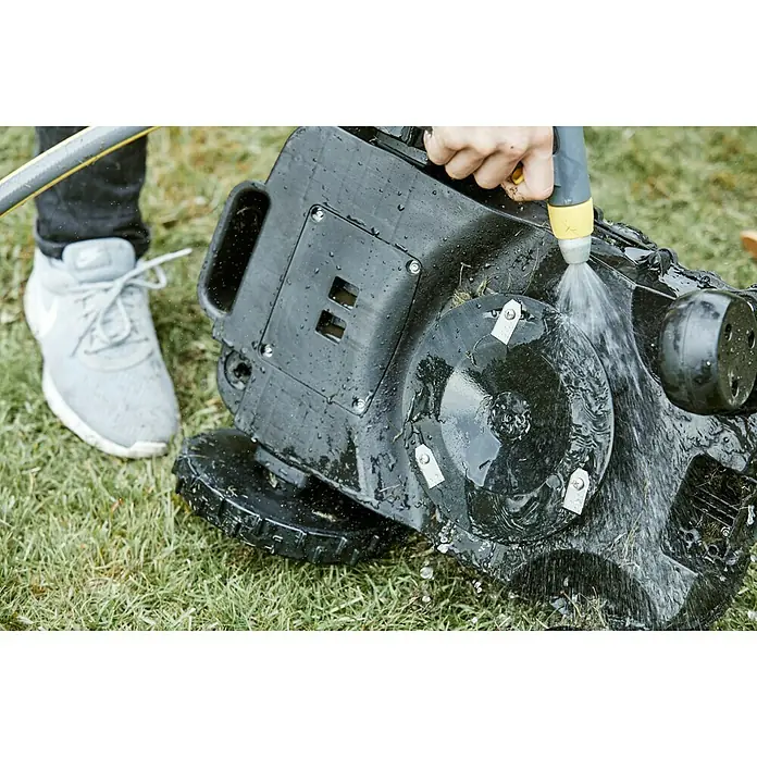 Bosch Robot cortacésped P10 -  - Producto en uso