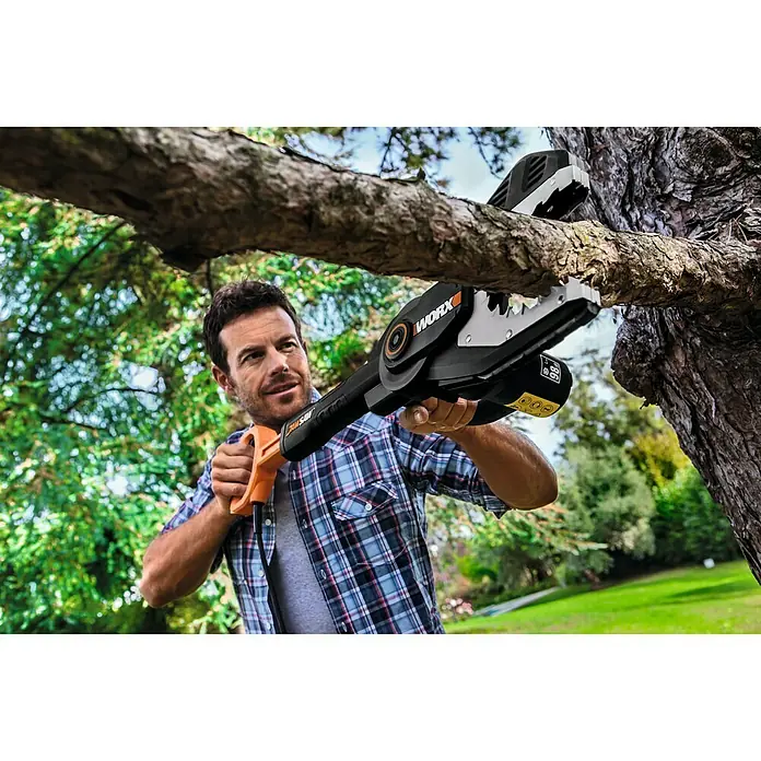 Worx Akku-Astsäge WG329E.9 - 20 V, Ohne Akku, Schwertlänge: 15 cm - Anwendungsbeispiel