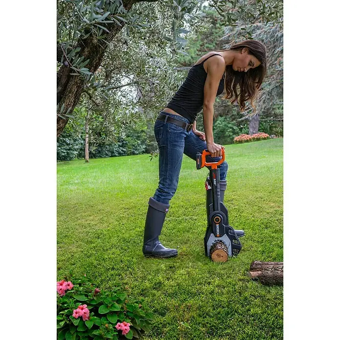 Worx Akku-Astsäge WG329E.9 - 20 V, Ohne Akku, Schwertlänge: 15 cm - Anwendungsbeispiel