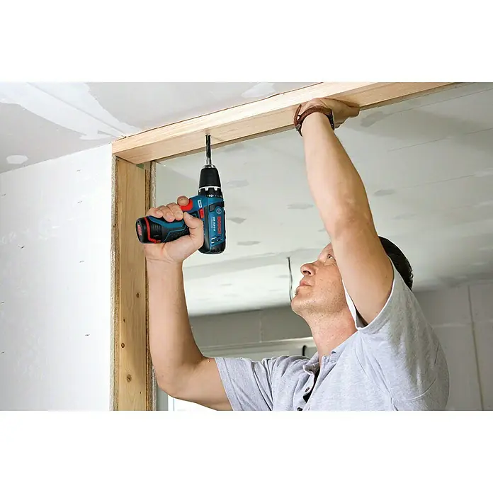 Bosch Professional Akku-Schlagbohrschrauber GSB 12V-15 - 12 V, 2 Akkus, 2 Ah, Leerlaufdrehzahl: 0 U/min - 1.300 U/min - Anwendungsbeispiel
