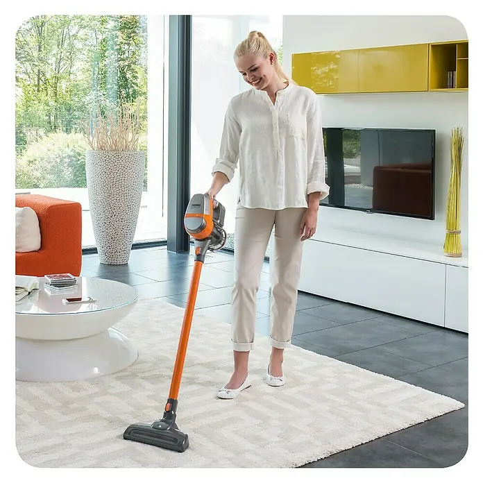 Thomas Akku-Staubsauger Quickstick Family - 18 V, 1 Akku, 2,5 Ah, Li-Ionen, Behältervolumen: 0,65 l - Anwendungsbeispiel