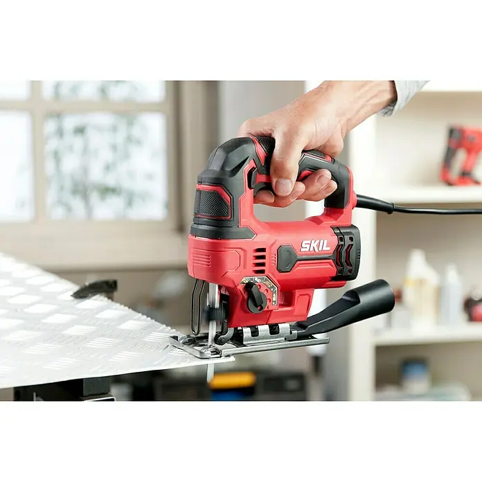 Skil Pendelhubstichsäge 4530 AA - 550 W, 0 Hübe/min - 3.000 Hübe/min - Anwendungsbeispiel