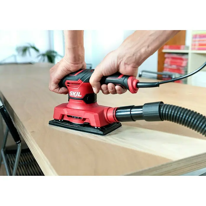 Skil Schwingschleifer 7362 AA - 280 W, Schwingzahl: 14.000 U/min - 26.000 U/min, Schleiffläche: 92 x 185 mm - Anwendungsbeispiel